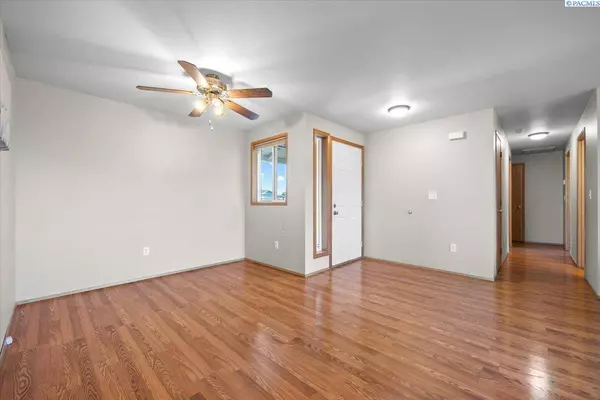 6104 Dodger Dr., Pasco, WA 99301