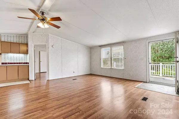 1578 Airport Rhodhiss RD, Hickory, NC 28602