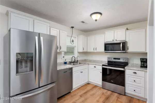 127 Meadowood DR, Wilmington, NC 28411