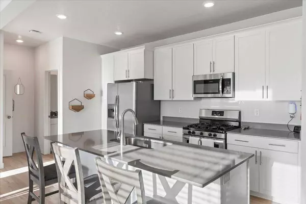 2027 N Chianti St, Saratoga Springs, UT 84045