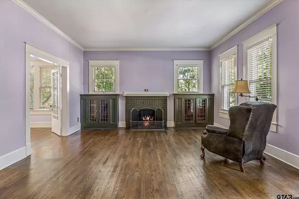 310 W Dobbs St, Tyler, TX 75701