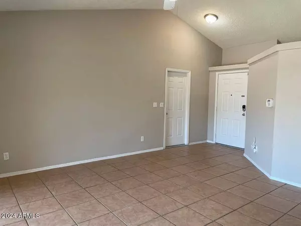 8015 W LARKSPUR Drive, Peoria, AZ 85381