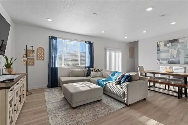 2027 N Chianti St, Saratoga Springs, UT 84045