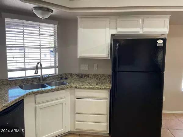 8015 W LARKSPUR Drive, Peoria, AZ 85381