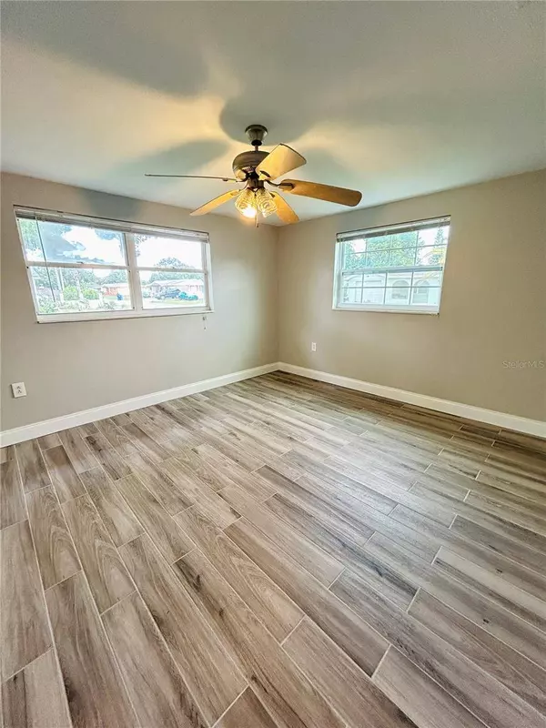 1452 WICKHAM LN, Holiday, FL 34691