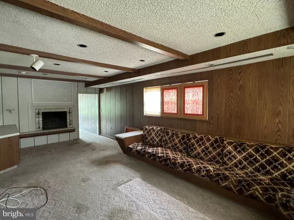 108 AVONDALE AVE, Haddonfield, NJ 08033