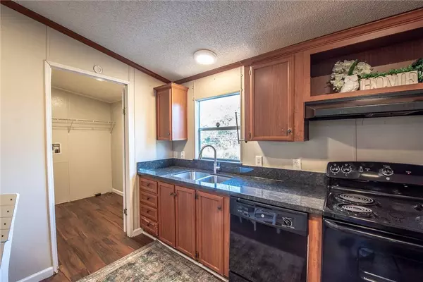 186 Avenue E, Somerville, TX 77879