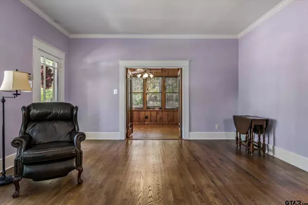 310 W Dobbs St, Tyler, TX 75701