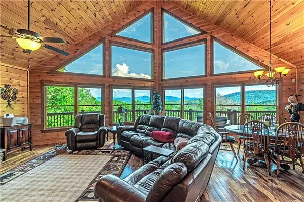 93 Tanglewood TRL, Blue Ridge, GA 30513