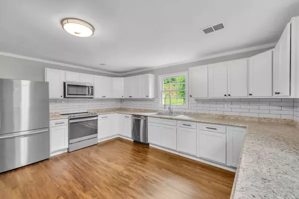 3063 Fly Rd, Santa Fe, TN 38482