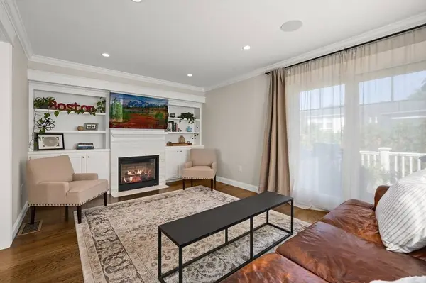 6-8 Crescent Circuit #8, Boston, MA 02135