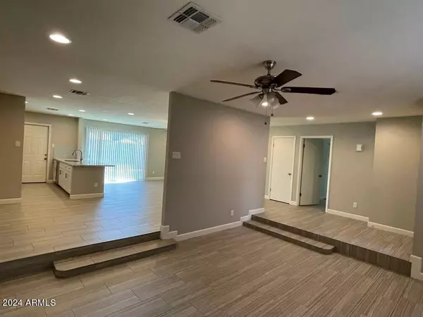 225 E STRAHAN Drive, Tempe, AZ 85283