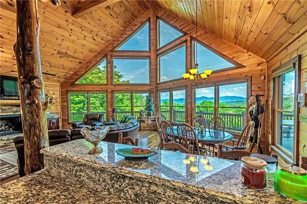 93 Tanglewood TRL, Blue Ridge, GA 30513