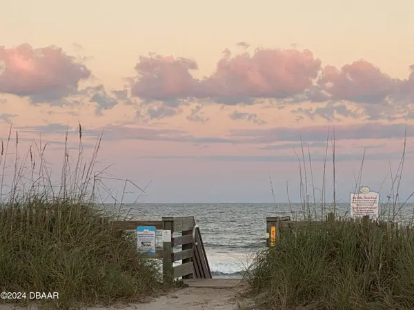 136 Via Madrid DR, Ormond Beach, FL 32176