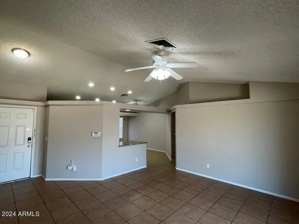 8015 W LARKSPUR Drive, Peoria, AZ 85381