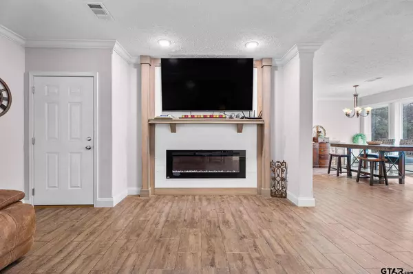 499 An County Road 2106, Palestine, TX 75801