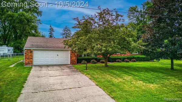 7592 VERNA Drive, Lambertville, MI 48144