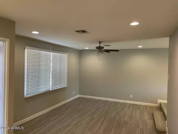 225 E STRAHAN Drive, Tempe, AZ 85283