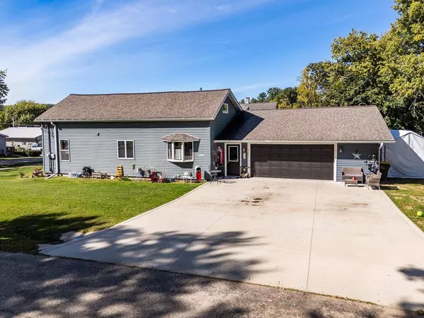 110 Pine Street, La Valle, WI 53941
