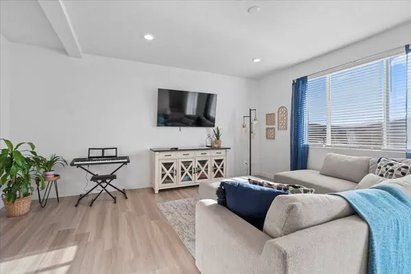 2027 N Chianti St, Saratoga Springs, UT 84045