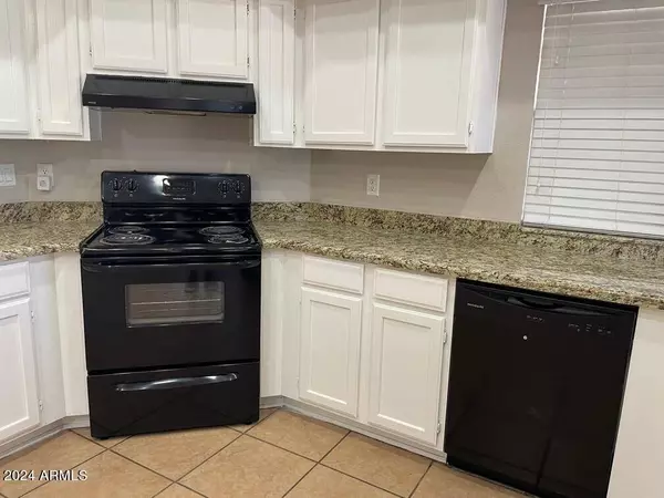 8015 W LARKSPUR Drive, Peoria, AZ 85381