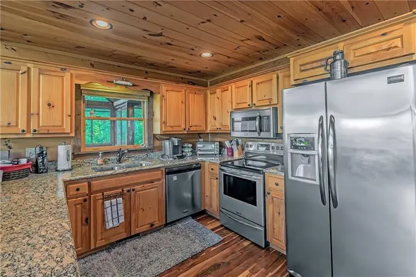 93 Tanglewood TRL, Blue Ridge, GA 30513