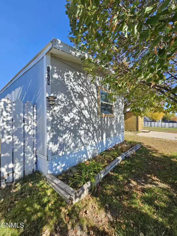 1818 32nd ST W, Williston, ND 58801