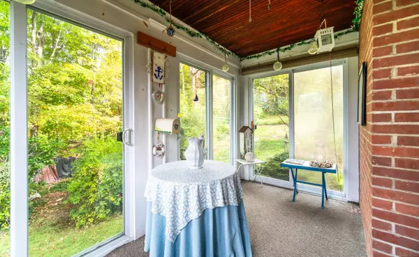 47 Maple Avenue West, Haddam, CT 06441