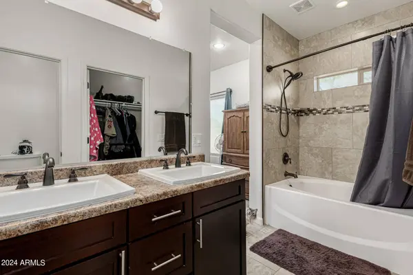 129 S 82ND Way, Mesa, AZ 85208