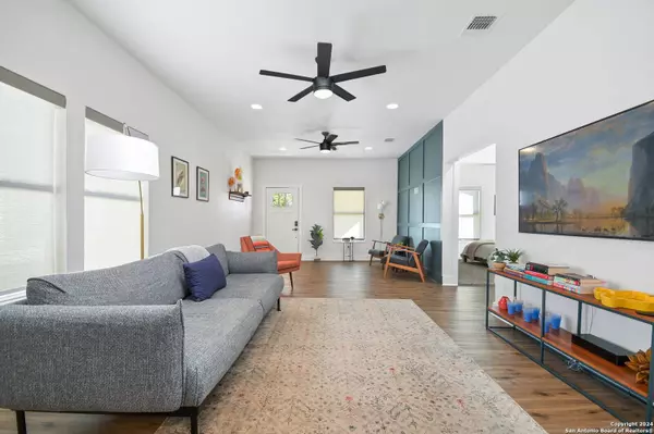 325 MASON ST, San Antonio, TX 78208-1121