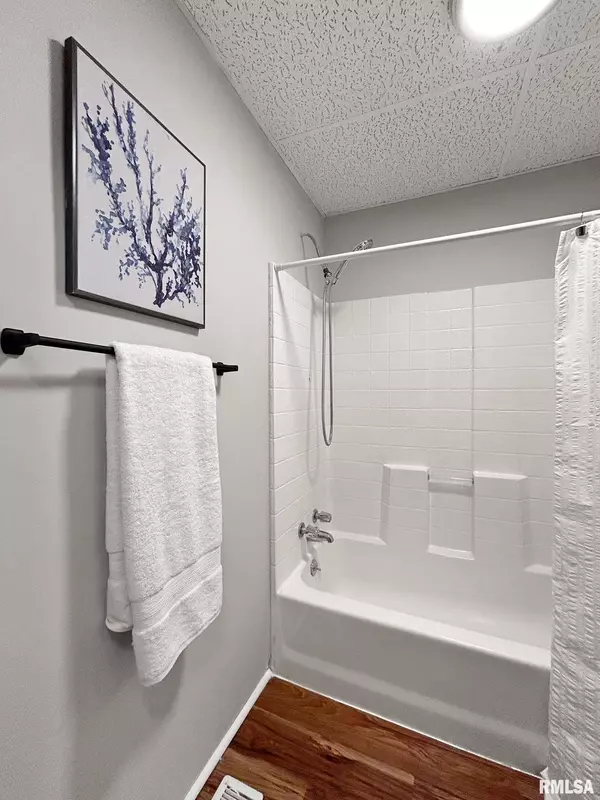 305 S 14TH ST, Quincy, IL 62301