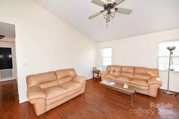 817 Gemcrest DR NE, Conover, NC 28613