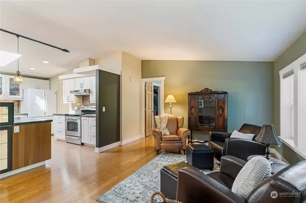 8459 Paklee Place NE, Bremerton, WA 98311