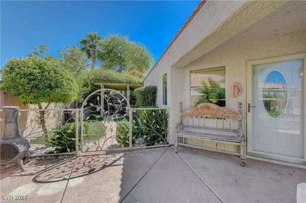 8229 Dolphin Bay Court, Las Vegas, NV 89128