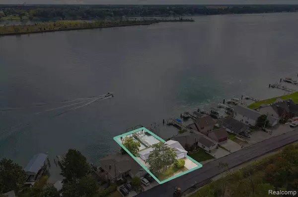 1015 RIVER Road N, St Clair, MI 48079