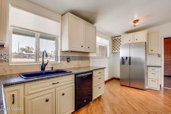 7117 E 17Th Place, Tucson, AZ 85710