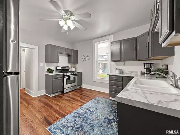 305 S 14TH ST, Quincy, IL 62301