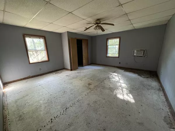 525 Saint Louis Avenue, Cannelton, IN 47586