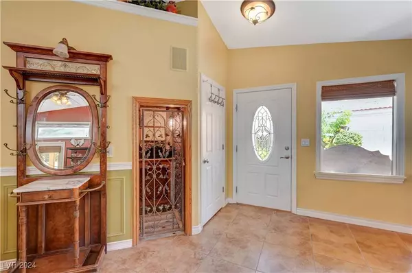 8229 Dolphin Bay Court, Las Vegas, NV 89128