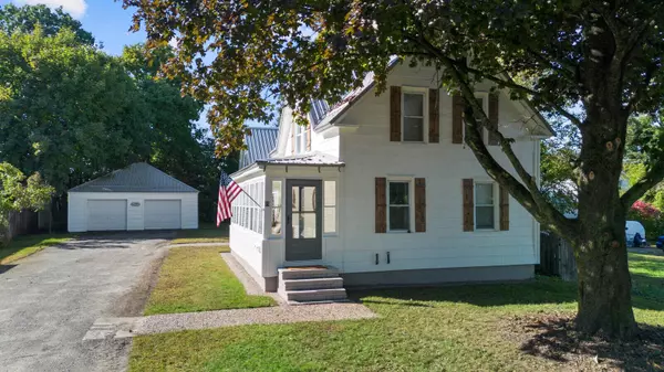 19 Woodman AVE, Fairfield, ME 04937