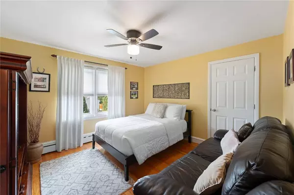 8 Arnold DR, Johnston, RI 02919