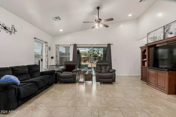 129 S 82ND Way, Mesa, AZ 85208