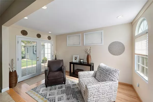 8 Arnold DR, Johnston, RI 02919