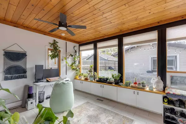 609 10 AVE NE, Calgary, AB T2E 0X9