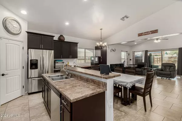 129 S 82ND Way, Mesa, AZ 85208