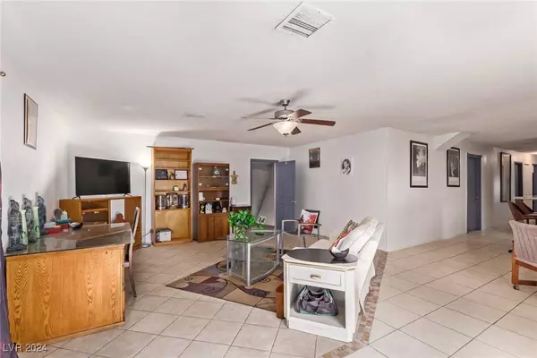 4474 El Carnal Way, Las Vegas, NV 89121