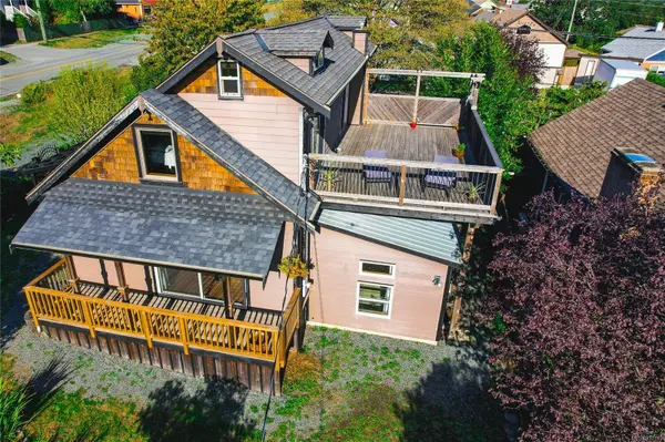 332 Roberts St, Ladysmith, BC V9G 1A7