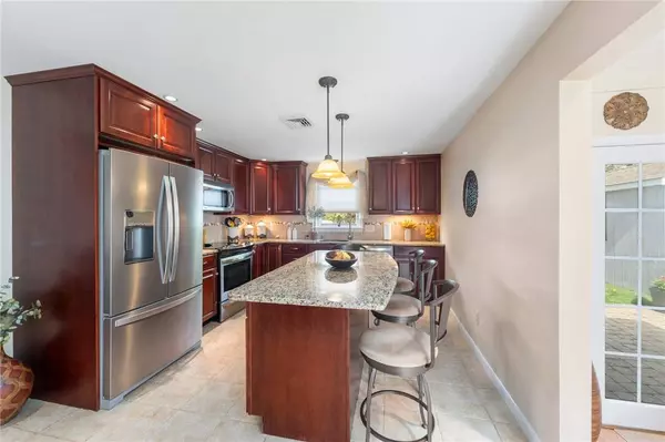 8 Arnold DR, Johnston, RI 02919