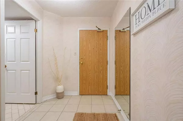 8 VILLAGE GREEN Boulevard #507, Stoney Creek, ON L8G 5B8