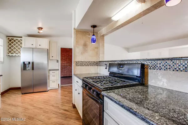 7117 E 17Th Place, Tucson, AZ 85710